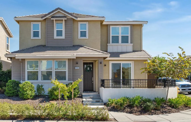 STUNNING 3/3+LOFT (Rocklin) Gem! Don't Miss This One!  (See Below For Viewings)!