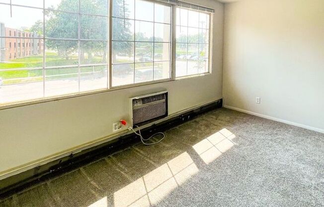 3 beds, 2 baths, 1,200 sqft, $1,799, Unit Unit 307