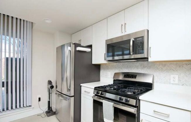 2 Bedroom 2 Bathroom Modern Condo at The Lexicon, NoMa Neighborhood, Modern Appliances, Covered Parking Space Included, Concierge Services