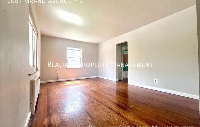 1087 GRAND AVE