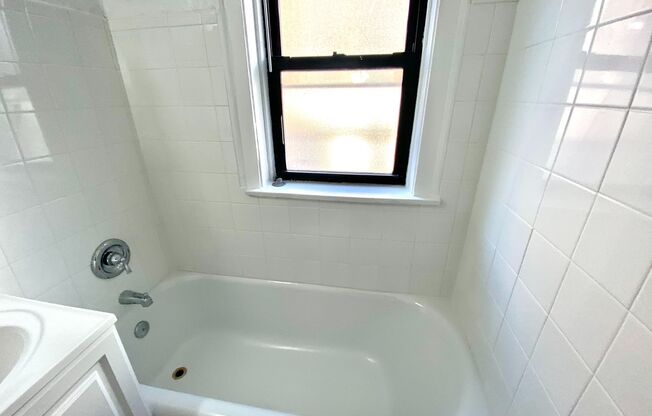 337 - *2554-68 W. Estes Building*