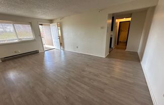Large 1 Bd - Centrally located in downtown Lakewood - Clean and in great condition