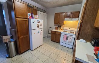 Off Street Parking - 2 Decks - On site Laundry - Pet Friendly