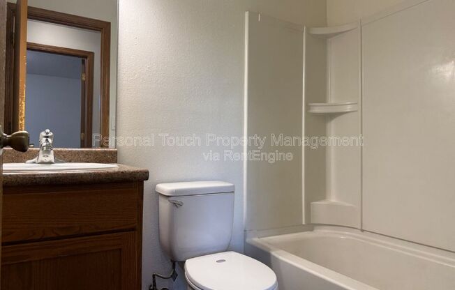 Studio, 1 bath, 400 sqft, $595, Unit 11a