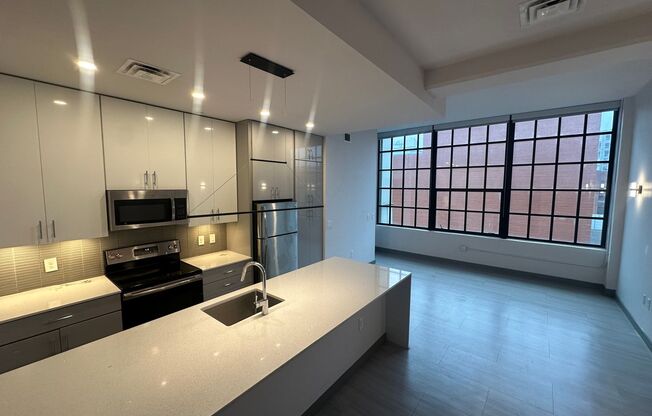 1 bed, 1 bath, 640 sqft, $1,595, Unit 605