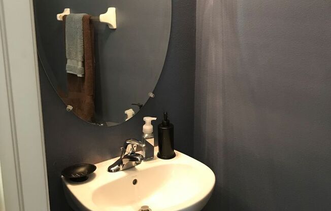2 Bedroom 2.5 Bathrooms Luxury Townhome in Oak Creek