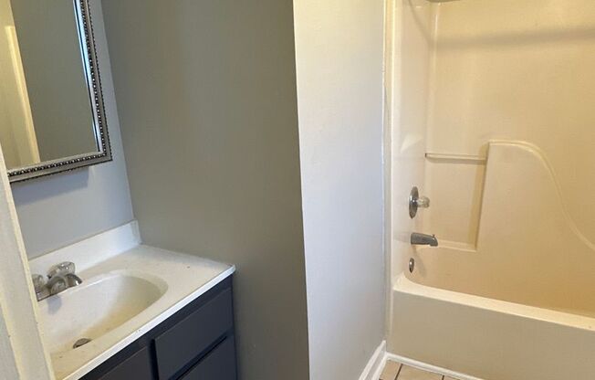 2 beds, 1 bath, $1,295, Unit Apt #D