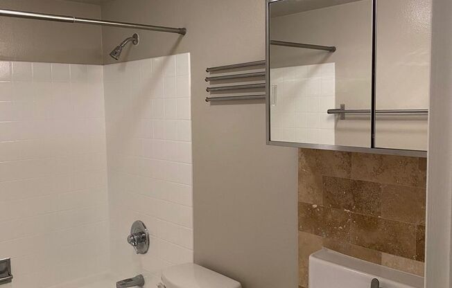 1 bed, 1 bath, 600 sqft, $1,415, Unit 207