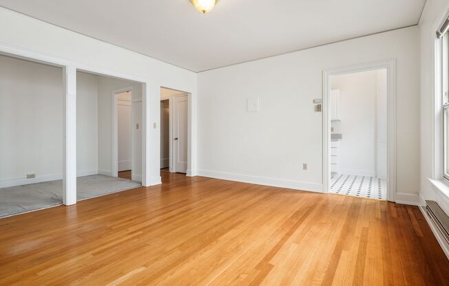 Studio, 1 bath, 425 sqft, $1,595, Unit 420