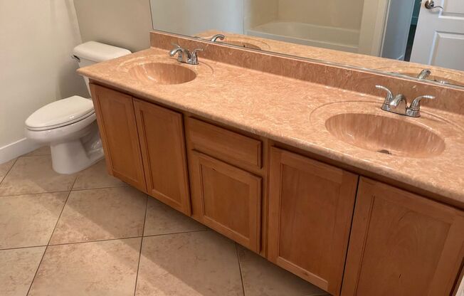 2 beds, 2 baths, $1,600, Unit Unit #2114