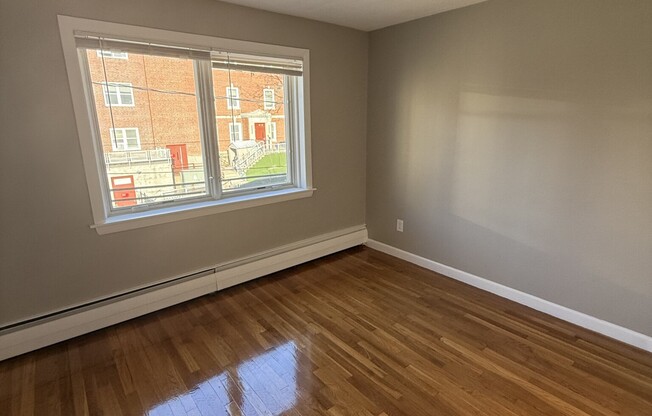 2 beds, 1 bath, $3,400, Unit 31