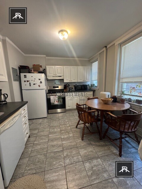 96 STRATHMORE RD