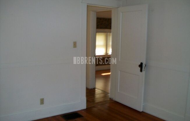 2 beds, 1 bath, $1,195