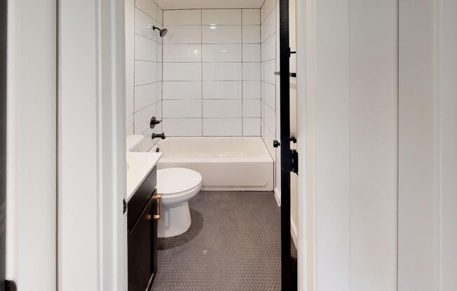 2 beds, 1 bath, 912 sqft, $1,350, Unit 2205