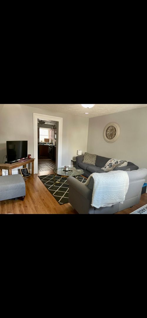 4 Bedroom House in the Southside - Central Air - Laundry - Back Patio