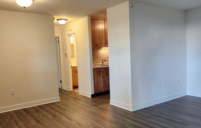 1 bed, 1 bath, 637 sqft, $1,195, Unit GL27001