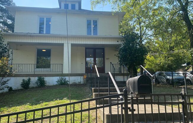 Vanderbilt Place - Wonderful Location 3 bedrooms/3 1/2 baths