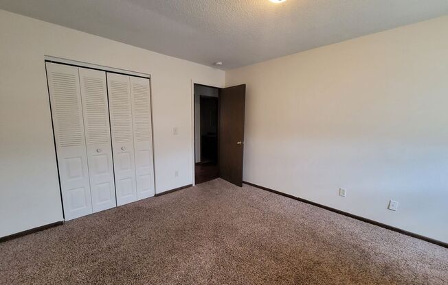 2 beds, 1 bath, $795, Unit 03