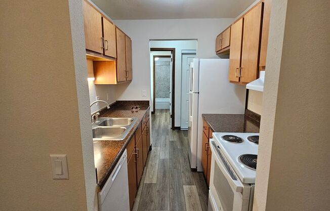 2 beds, 2 baths, 960 sqft, $1,025, Unit 21 - 107