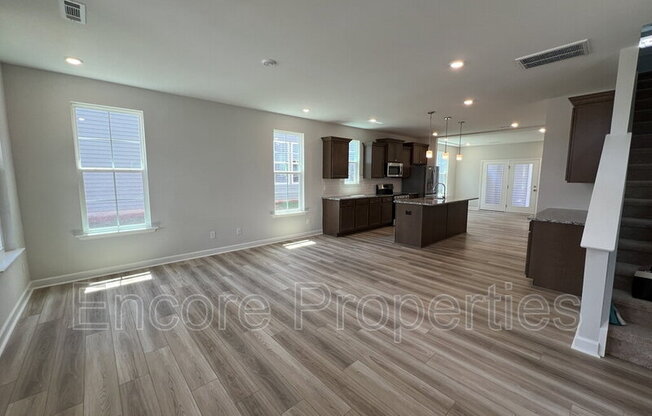 284 WHITE OAK GDN WAY