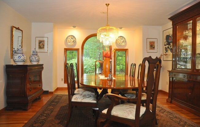 4 CRESTVIEW LN