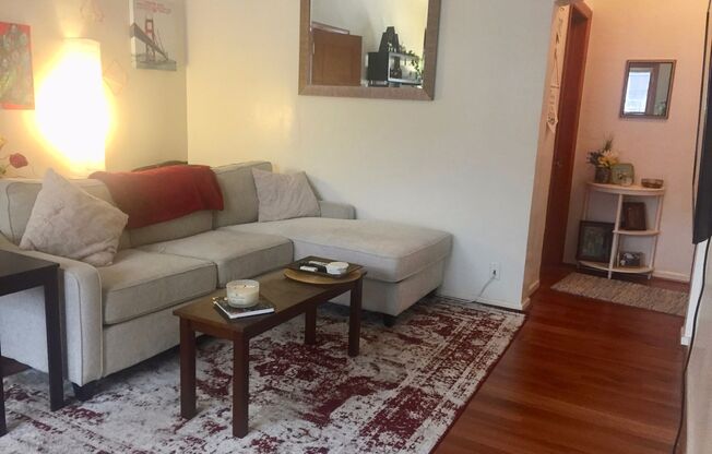 Huge One Bedroom with great light!  Newly remodeled with wood floors, large kitchen, full-size appliances, private vanity room, and new bathroom. Great living in the Miracle Mile.