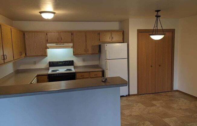 2 beds, 1 bath, $1,095, Unit 2301-16