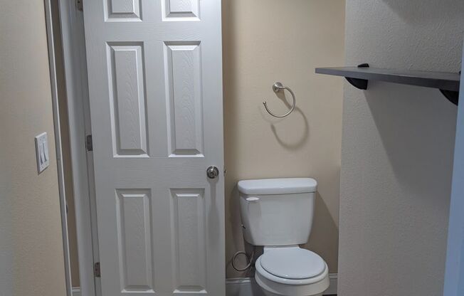 Studio, 1 bath, 300 sqft, $1,150, Unit 8