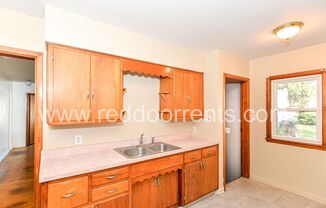 2 beds, 1 bath, 1,005 sqft, $1,195, Unit 1544 N Hawthorne Lane