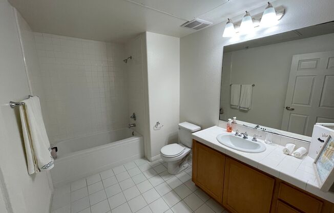 2 beds, 2.5 baths, 1,296 sqft, $3,200, Unit 8714-208
