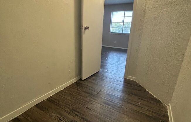 1 bed, 1 bath, 725 sqft, $1,300, Unit 1012