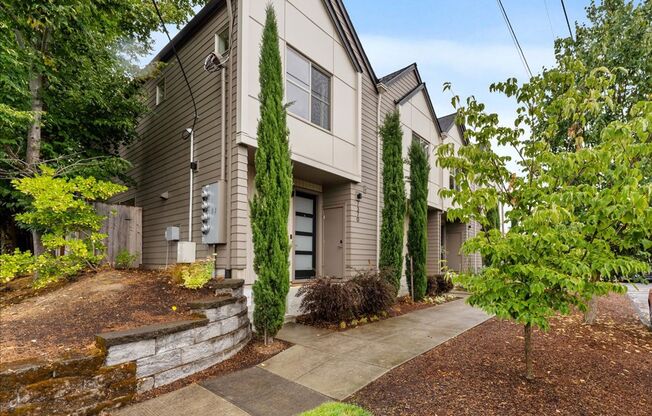 Pet Friendly 2bd/2.5ba Townhome Near Adidas & U of P