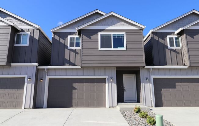 Modern 3BD Townhomes in Battle Ground! NEWLY-CONSTRUCTED w/ High-End Finishes!