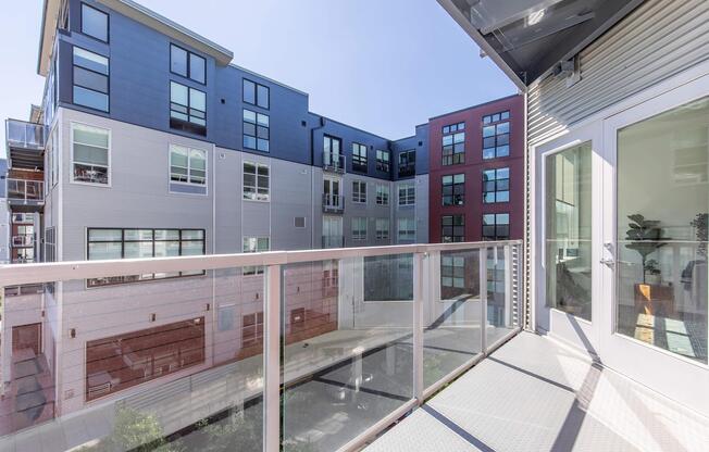 1 bed, 1 bath, 670 sqft, $1,599