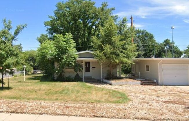 Adorable Corner Cottage