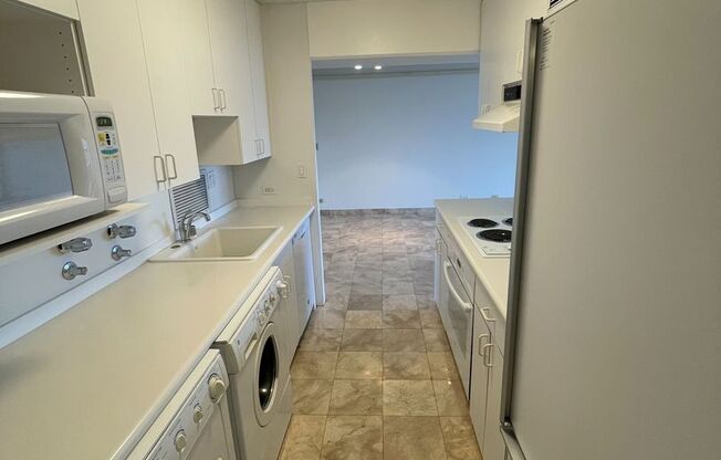 2 beds, 2 baths, $2,700, Unit Marco Polo