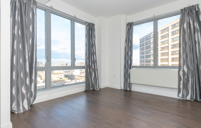 321 W 110 ST
