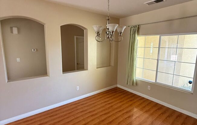 Modern 4-Bedroom Home in Northwest Bakersfield