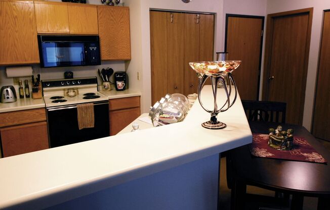 2 beds, 1 bath, 935 sqft, $1,265, Unit 3402319