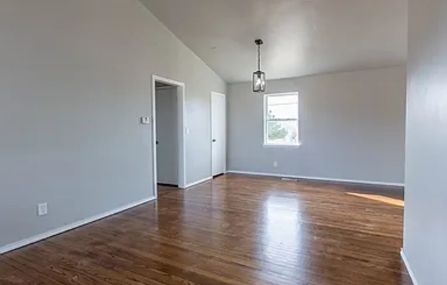 3 beds, 1 bath, $1,400