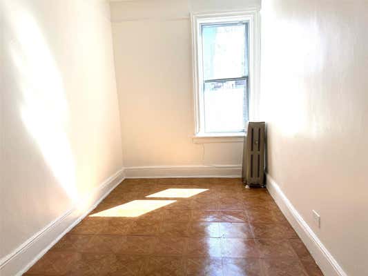 81 10 37 AVE