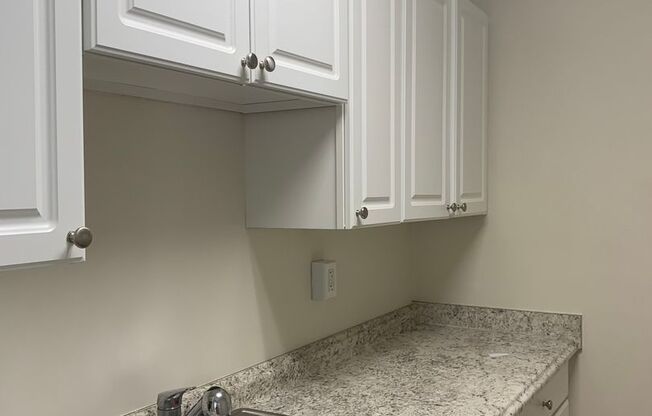 Studio, 1 bath, $725, Unit 5