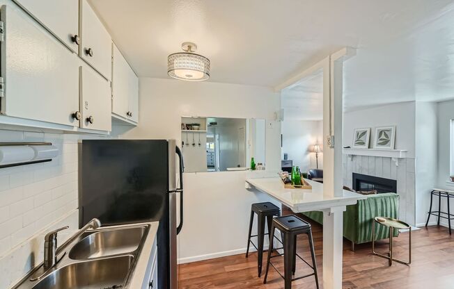 3 beds, 1 bath, $3,295, Unit Unit D