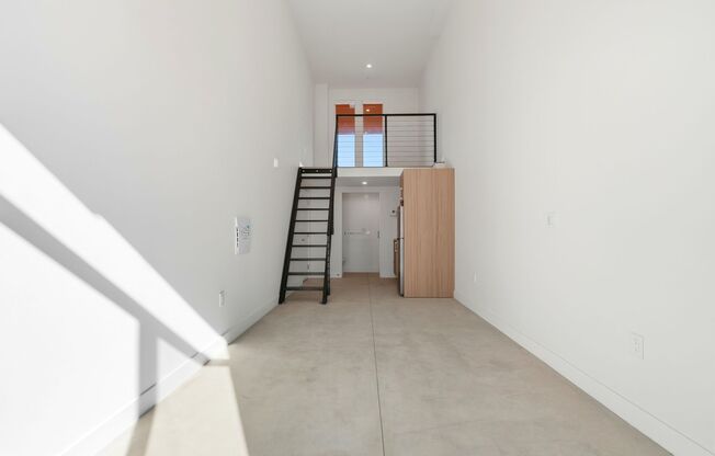 Studio, 1 bath, 320 sqft, $1,996, Unit 201-D