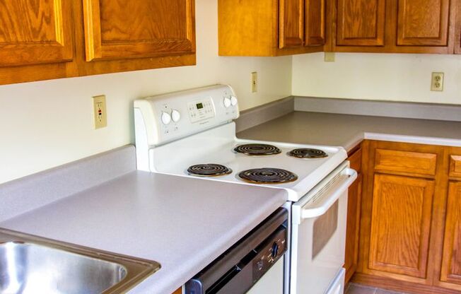 Quiet 1 & 2 Bedroom Apartments Located Between Campus and Bryan Park