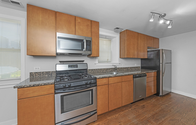 1525 W BARRY AVE