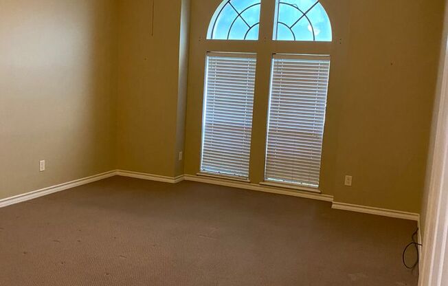 [3/2/3 READY FOR LEASE]