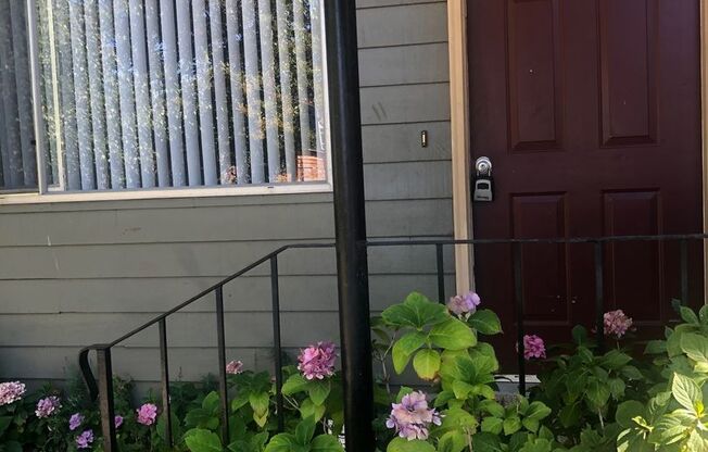 8830- 8832 9th Ave SW