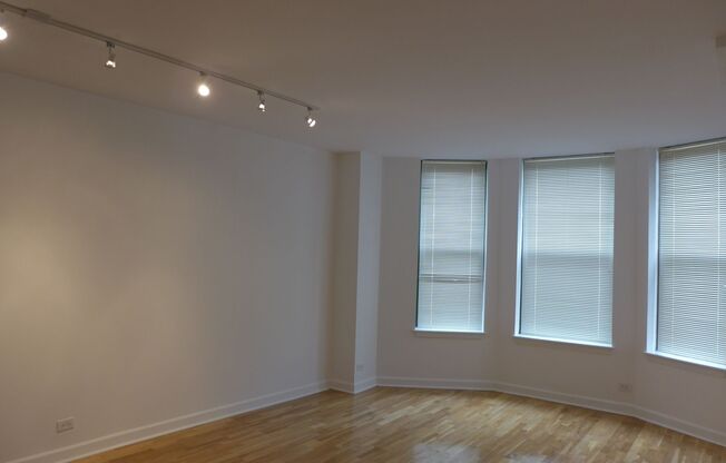 1 bed, 1 bath, 700 sqft, $2,050, Unit 12B