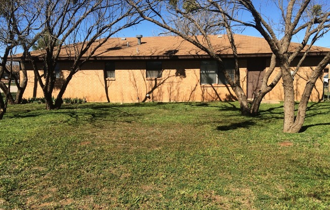 3 beds, 1 bath, $1,100